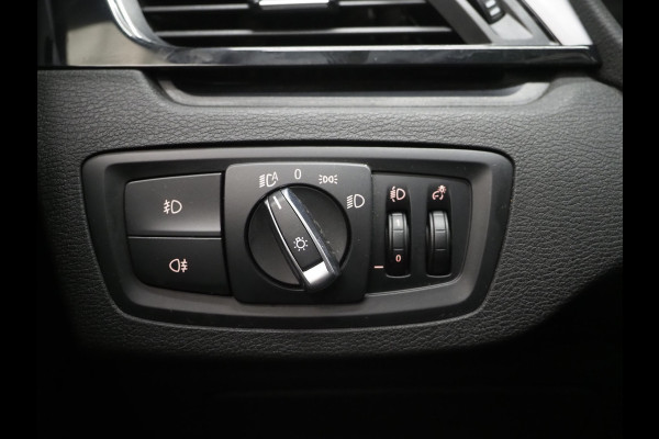 BMW X1 xDrive25e High Executive Shadow | Panoramadak | Head Up | Leder | Camera | Stoelverwarming | LED