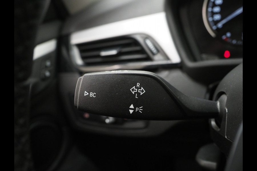 BMW X1 xDrive25e High Executive Shadow | Panoramadak | Head Up | Leder | Camera | Stoelverwarming | LED