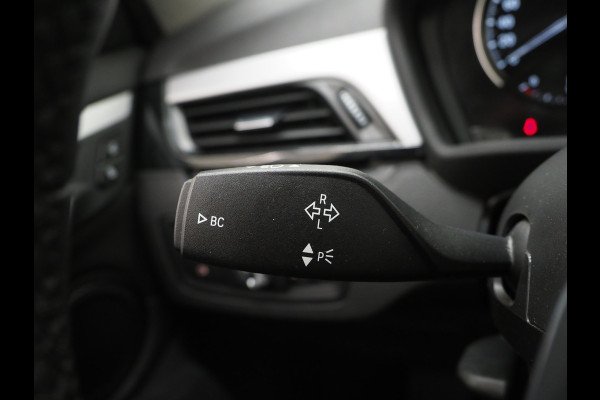 BMW X1 xDrive25e High Executive Shadow | Panoramadak | Head Up | Leder | Camera | Stoelverwarming | LED