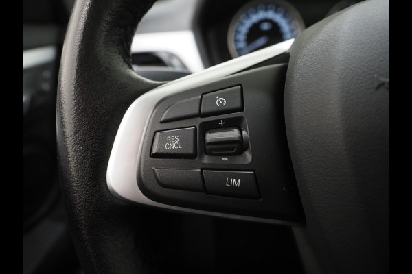 BMW X1 xDrive25e High Executive Shadow | Panoramadak | Head Up | Leder | Camera | Stoelverwarming | LED