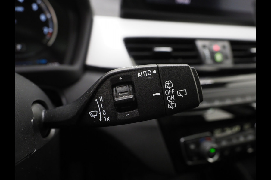 BMW X1 xDrive25e High Executive Shadow | Panoramadak | Head Up | Leder | Camera | Stoelverwarming | LED