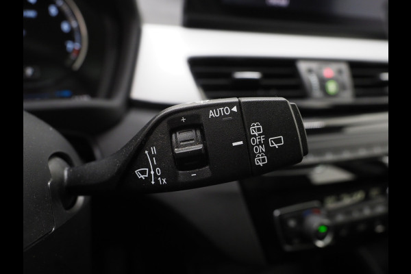 BMW X1 xDrive25e High Executive Shadow | Panoramadak | Head Up | Leder | Camera | Stoelverwarming | LED