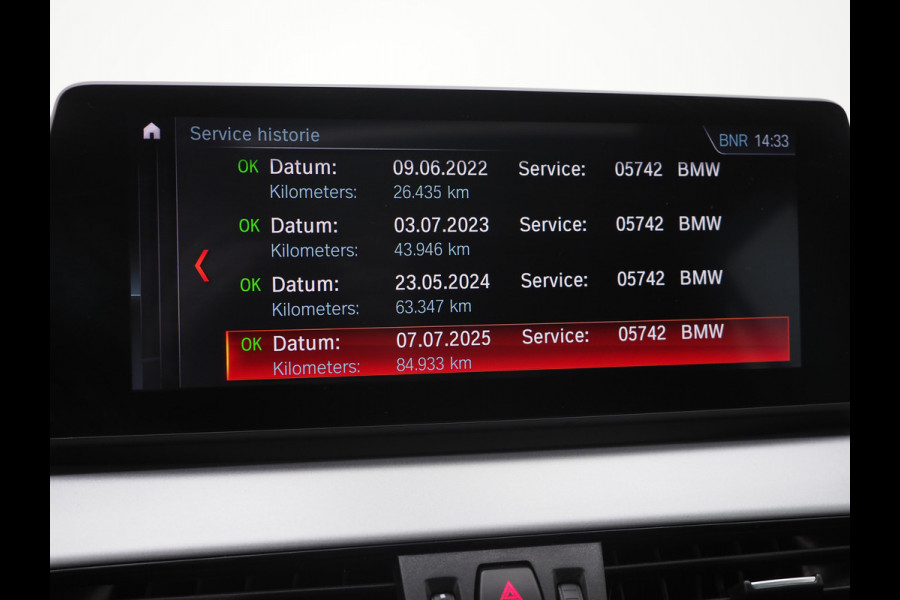 BMW X1 xDrive25e High Executive Shadow | Panoramadak | Head Up | Leder | Camera | Stoelverwarming | LED