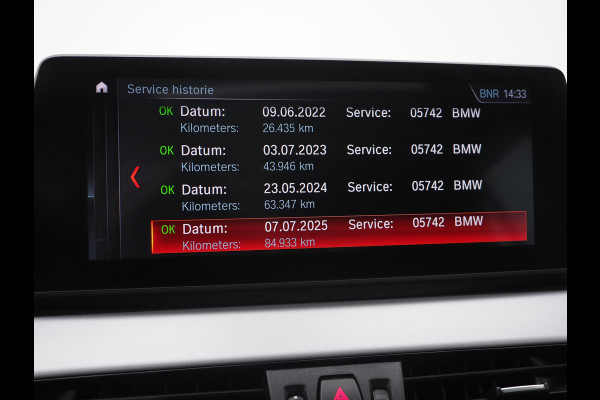 BMW X1 xDrive25e High Executive Shadow | Panoramadak | Head Up | Leder | Camera | Stoelverwarming | LED