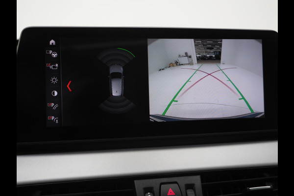 BMW X1 xDrive25e High Executive Shadow | Panoramadak | Head Up | Leder | Camera | Stoelverwarming | LED