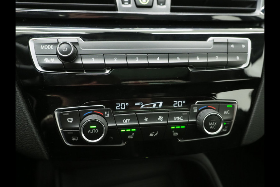 BMW X1 xDrive25e High Executive Shadow | Panoramadak | Head Up | Leder | Camera | Stoelverwarming | LED