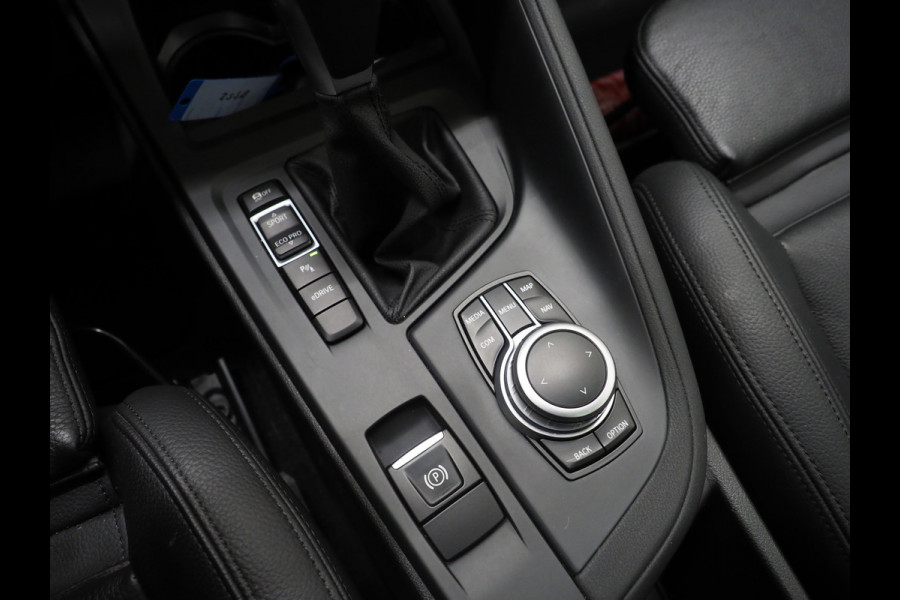 BMW X1 xDrive25e High Executive Shadow | Panoramadak | Head Up | Leder | Camera | Stoelverwarming | LED