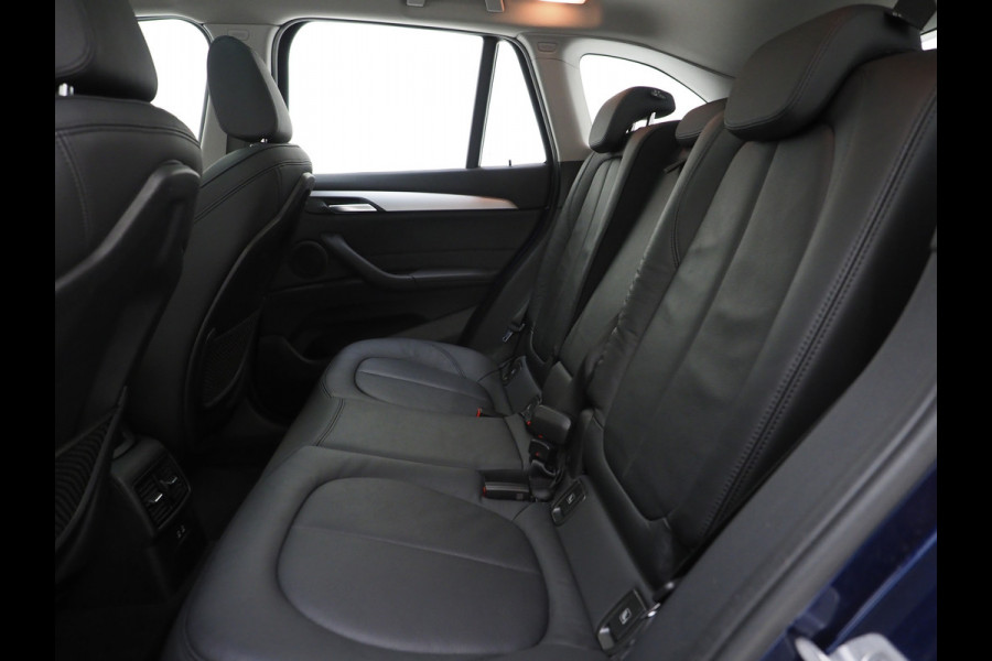 BMW X1 xDrive25e High Executive Shadow | Panoramadak | Head Up | Leder | Camera | Stoelverwarming | LED