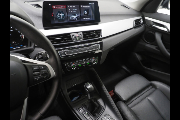 BMW X1 xDrive25e High Executive Shadow | Panoramadak | Head Up | Leder | Camera | Stoelverwarming | LED