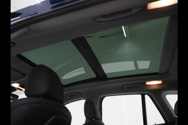 BMW X1 xDrive25e High Executive Shadow | Panoramadak | Head Up | Leder | Camera | Stoelverwarming | LED