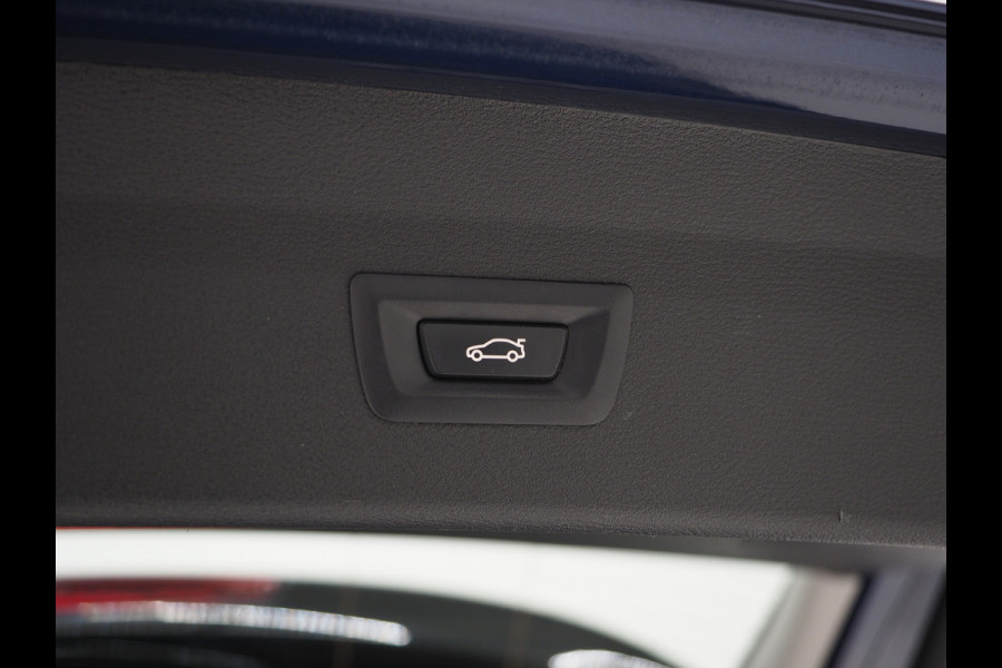 BMW X1 xDrive25e High Executive Shadow | Panoramadak | Head Up | Leder | Camera | Stoelverwarming | LED