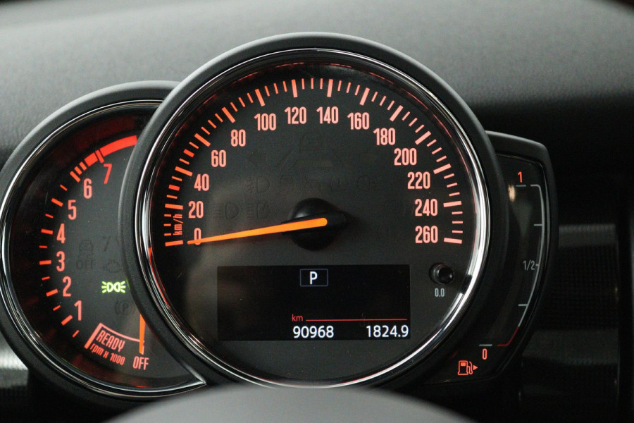 MINI Mini 1.5 Cooper Dalston Edition (PANORAMADAK, JCW PAKKET, STOELVERWARMING, HARMAN KARDON, SFEERVERLICHTING, CARPLAY, NAVI)
