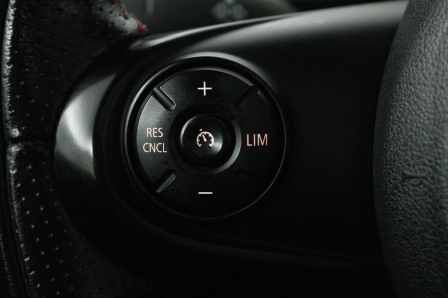 MINI Mini 1.5 Cooper Dalston Edition (PANORAMADAK, JCW PAKKET, STOELVERWARMING, HARMAN KARDON, SFEERVERLICHTING, CARPLAY, NAVI)