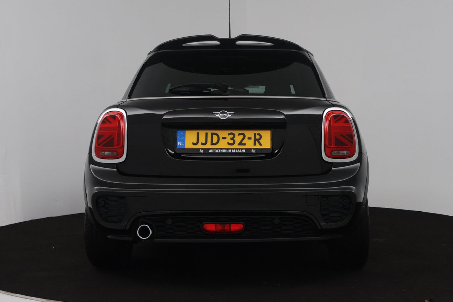 MINI Mini 1.5 Cooper Dalston Edition (PANORAMADAK, JCW PAKKET, STOELVERWARMING, HARMAN KARDON, SFEERVERLICHTING, CARPLAY, NAVI)