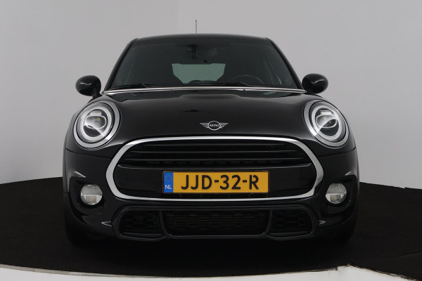 MINI Mini 1.5 Cooper Dalston Edition (PANORAMADAK, JCW PAKKET, STOELVERWARMING, HARMAN KARDON, SFEERVERLICHTING, CARPLAY, NAVI)