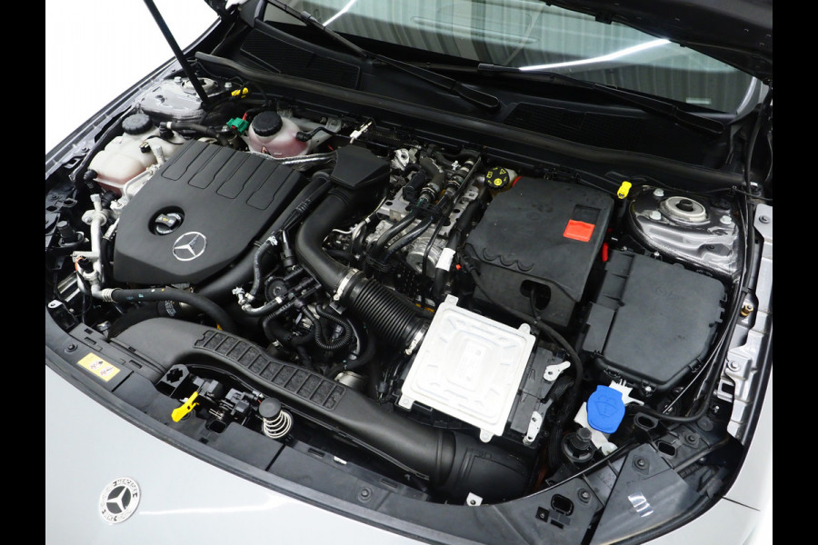 Mercedes-Benz A-Klasse 250 e Panamericana | Panoramadak | Widescreen | Camera | Leder | Zwarte Hemel | Cruise | DAB