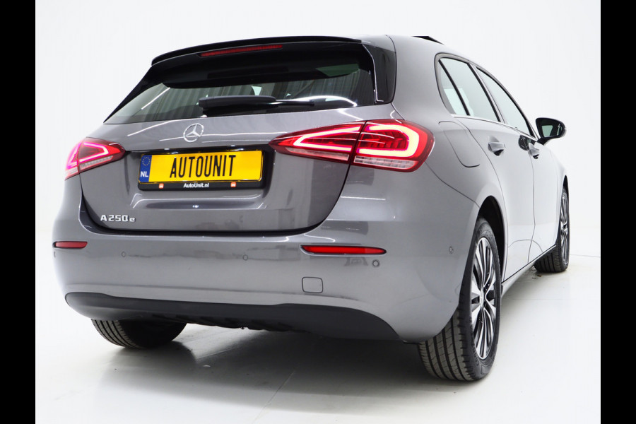 Mercedes-Benz A-Klasse 250 e Panamericana | Panoramadak | Widescreen | Camera | Leder | Zwarte Hemel | Cruise | DAB