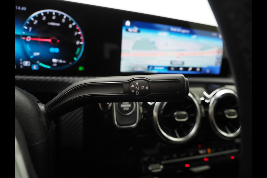 Mercedes-Benz A-Klasse 250 e Panamericana | Panoramadak | Widescreen | Camera | Leder | Zwarte Hemel | Cruise | DAB