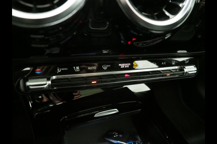 Mercedes-Benz A-Klasse 250 e Panamericana | Panoramadak | Widescreen | Camera | Leder | Zwarte Hemel | Cruise | DAB