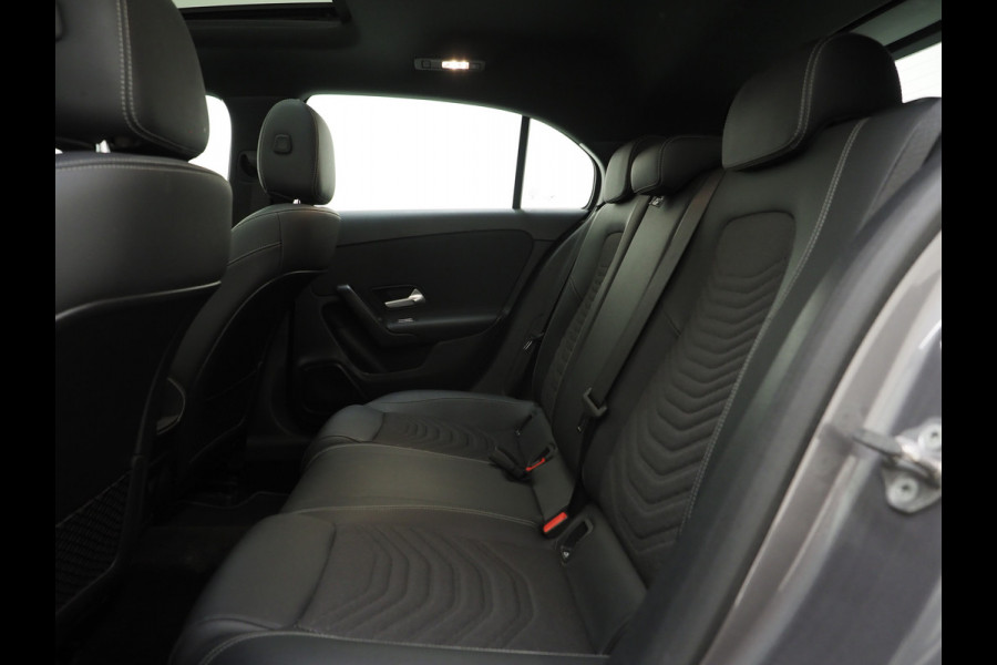 Mercedes-Benz A-Klasse 250 e Panamericana | Panoramadak | Widescreen | Camera | Leder | Zwarte Hemel | Cruise | DAB