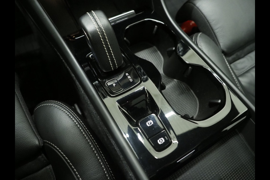 Volvo XC40 1.5 T5 Recharge R-Design | Panoramadak | Trekhaak | Pilot Assist | Leder | 360 | Keyless