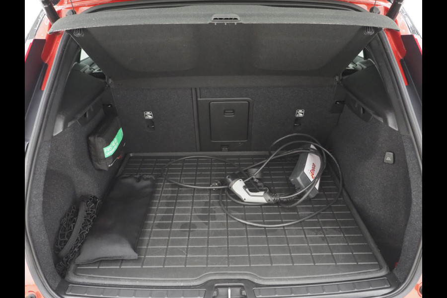 Volvo XC40 1.5 T5 Recharge R-Design | Panoramadak | Trekhaak | Pilot Assist | Leder | 360 | Keyless