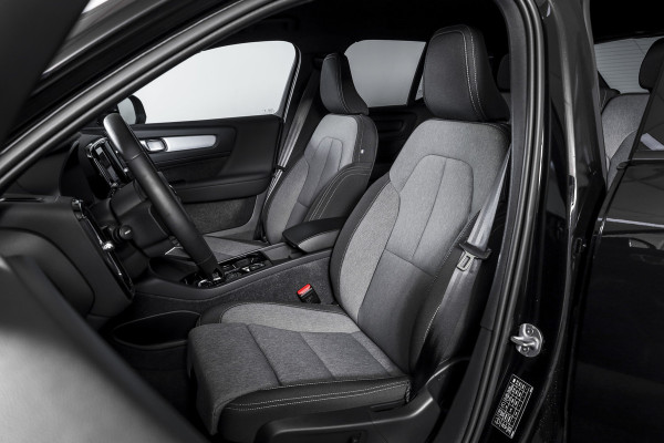 Volvo XC40 1.5 T4 Plug-in hybrid Plus Dark | Dig. Cockpit | Adapt. Cruise | Harman/Kardon | Elek. Stoelen | Stoel-+Stuurverw. | PDC | Camera | NAV+App. Connect | ECC | LM 19" | 2151