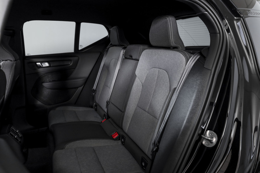 Volvo XC40 1.5 T4 Plug-in hybrid Plus Dark | Dig. Cockpit | Adapt. Cruise | Harman/Kardon | Elek. Stoelen | Stoel-+Stuurverw. | PDC | Camera | NAV+App. Connect | ECC | LM 19" | 2151