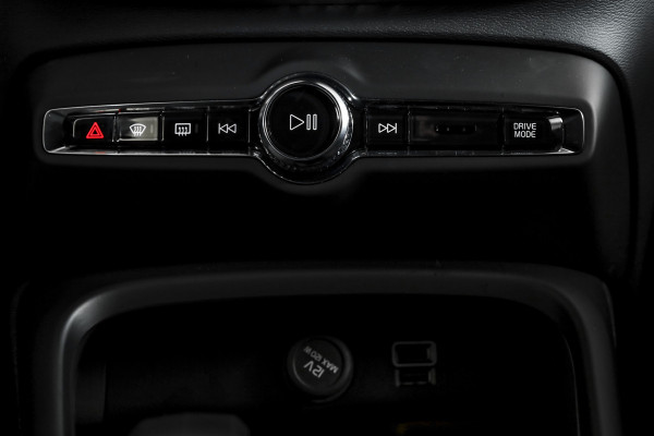 Volvo XC40 1.5 T4 Plug-in hybrid Plus Dark | Dig. Cockpit | Adapt. Cruise | Harman/Kardon | Elek. Stoelen | Stoel-+Stuurverw. | PDC | Camera | NAV+App. Connect | ECC | LM 19" | 2151