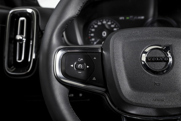 Volvo XC40 1.5 T4 Plug-in hybrid Plus Dark | Dig. Cockpit | Adapt. Cruise | Harman/Kardon | Elek. Stoelen | Stoel-+Stuurverw. | PDC | Camera | NAV+App. Connect | ECC | LM 19" | 2151