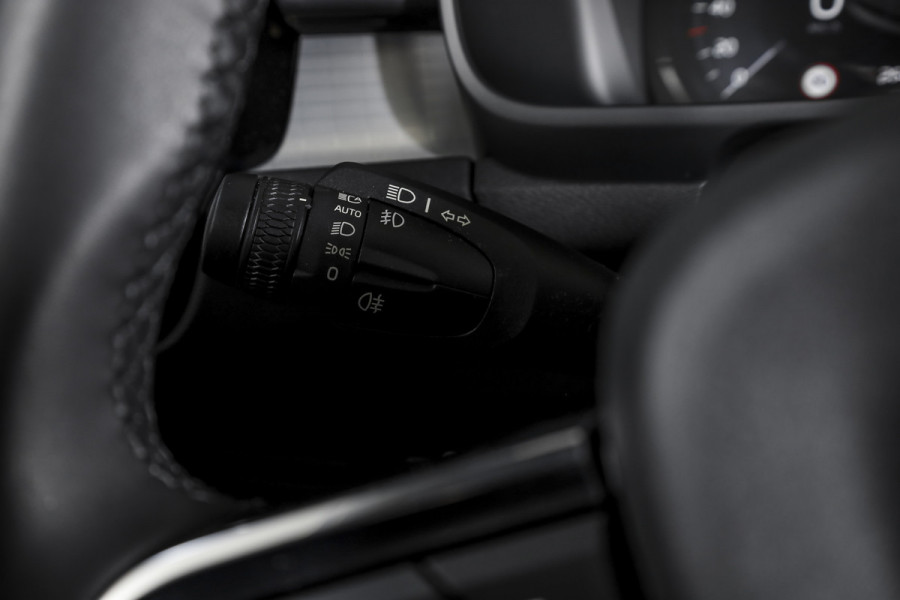 Volvo XC40 1.5 T4 Plug-in hybrid Plus Dark | Dig. Cockpit | Adapt. Cruise | Harman/Kardon | Elek. Stoelen | Stoel-+Stuurverw. | PDC | Camera | NAV+App. Connect | ECC | LM 19" | 2151