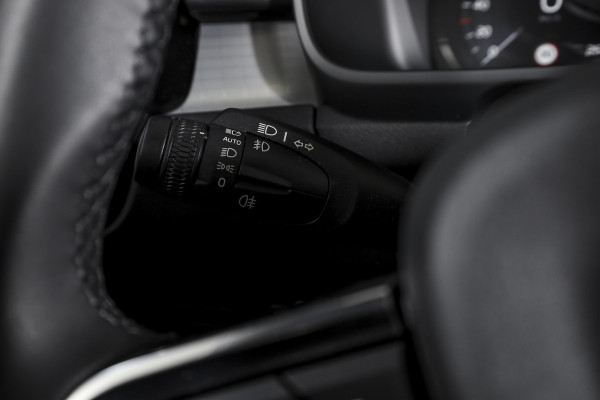 Volvo XC40 1.5 T4 Plug-in hybrid Plus Dark | Dig. Cockpit | Adapt. Cruise | Harman/Kardon | Elek. Stoelen | Stoel-+Stuurverw. | PDC | Camera | NAV+App. Connect | ECC | LM 19" | 2151