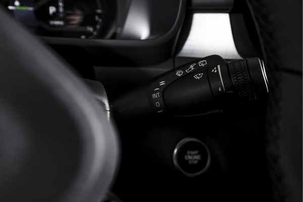Volvo XC40 1.5 T4 Plug-in hybrid Plus Dark | Dig. Cockpit | Adapt. Cruise | Harman/Kardon | Elek. Stoelen | Stoel-+Stuurverw. | PDC | Camera | NAV+App. Connect | ECC | LM 19" | 2151