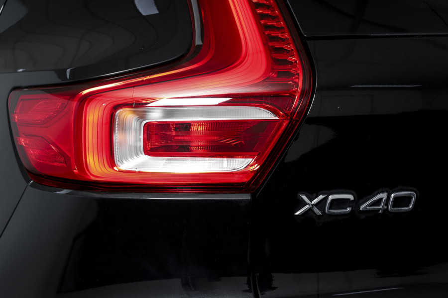 Volvo XC40 1.5 T4 Plug-in hybrid Plus Dark | Dig. Cockpit | Adapt. Cruise | Harman/Kardon | Elek. Stoelen | Stoel-+Stuurverw. | PDC | Camera | NAV+App. Connect | ECC | LM 19" | 2151