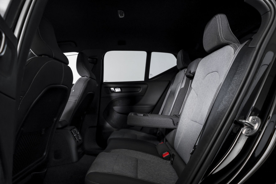 Volvo XC40 1.5 T4 Plug-in hybrid Plus Dark | Dig. Cockpit | Adapt. Cruise | Harman/Kardon | Elek. Stoelen | Stoel-+Stuurverw. | PDC | Camera | NAV+App. Connect | ECC | LM 19" | 2151