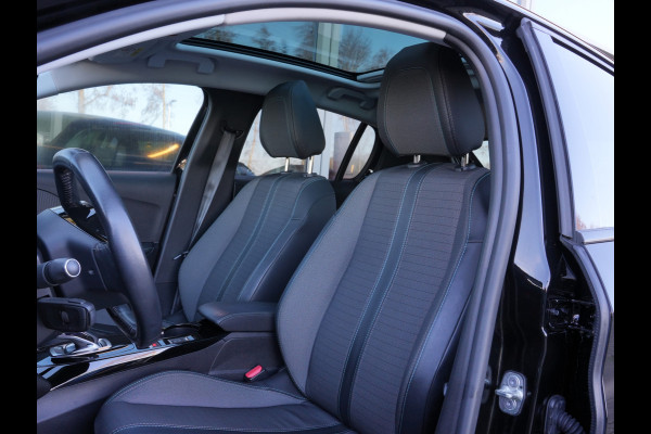 Peugeot e-208 EV Allure 50 kWh | Panodak | Camera | Navigatie | Stoelverwarming | Android/Apple Carplay