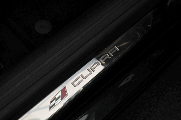 Seat Leon 2.0 TSI CUPRA 300 Panodak Navi Climate Leer Camera Carplay PDC Zwarte binnenhemel LED LM velgen