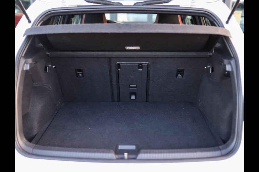 Volkswagen Golf 2.0 TSI GTI IQ-Light | Camera | Stuur/Stoelverw. | ACC