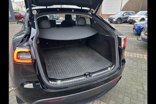 Tesla Model Y Long Range AWD 75 kWh VAN: €40.900,- VOOR: €38.770,- UW EINDEJAARSVOORDEEL: €2.130,- | AFN. TREKHAAK| RIJKLAARPRIJS INCL. TESLA GARANTIE t/m 08-2027/80.000km accu en aandrijflijn t/m 08-2031/192.000km|  20 INCH!| AUTOPILOT|