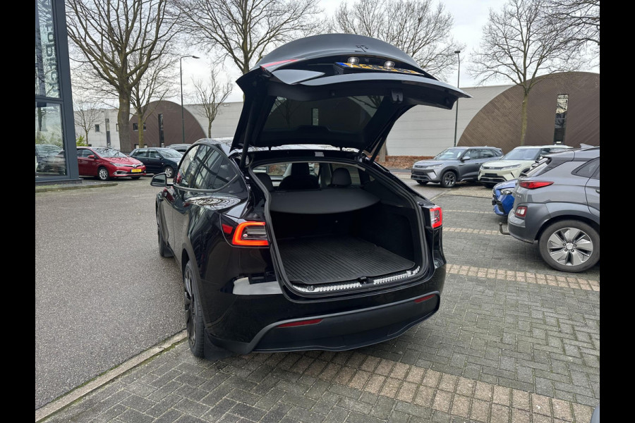 Tesla Model Y Long Range AWD 75 kWh VAN: €40.900,- VOOR: €38.770,- UW EINDEJAARSVOORDEEL: €2.130,- | AFN. TREKHAAK| RIJKLAARPRIJS INCL. TESLA GARANTIE t/m 08-2027/80.000km accu en aandrijflijn t/m 08-2031/192.000km|  20 INCH!| AUTOPILOT|