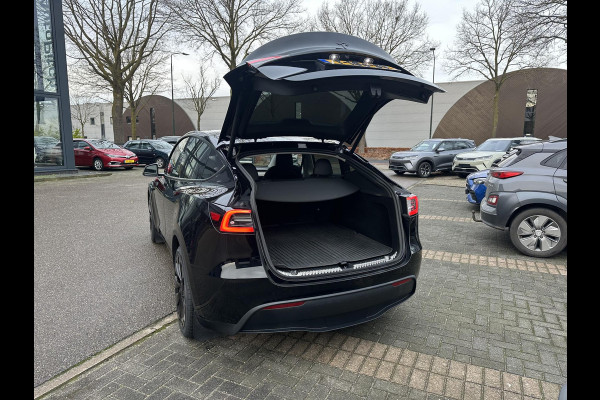 Tesla Model Y Long Range AWD 75 kWh VAN: €40.900,- VOOR: €38.770,- UW EINDEJAARSVOORDEEL: €2.130,- | AFN. TREKHAAK| RIJKLAARPRIJS INCL. TESLA GARANTIE t/m 08-2027/80.000km accu en aandrijflijn t/m 08-2031/192.000km|  20 INCH!| AUTOPILOT|