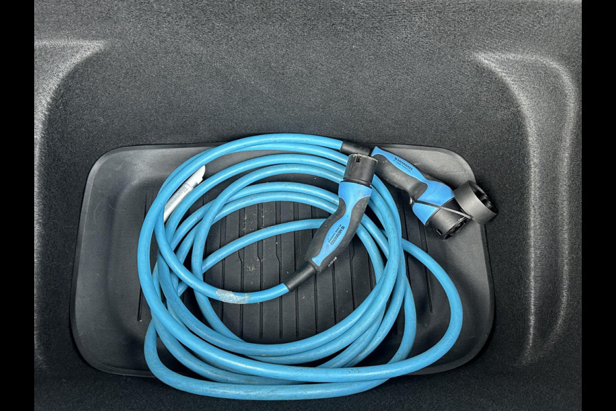 Tesla Model Y Long Range AWD 75 kWh VAN: €40.900,- VOOR: €38.770,- UW EINDEJAARSVOORDEEL: €2.130,- | AFN. TREKHAAK| RIJKLAARPRIJS INCL. TESLA GARANTIE t/m 08-2027/80.000km accu en aandrijflijn t/m 08-2031/192.000km|  20 INCH!| AUTOPILOT|