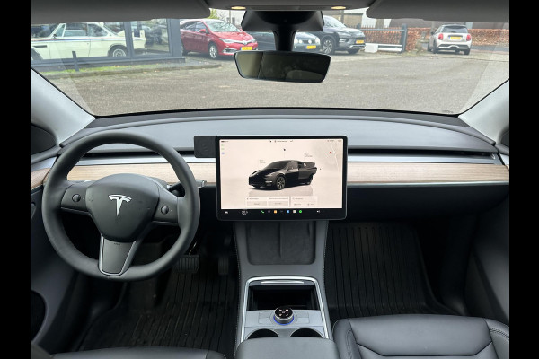 Tesla Model Y Long Range AWD 75 kWh VAN: €40.900,- VOOR: €38.770,- UW EINDEJAARSVOORDEEL: €2.130,- | AFN. TREKHAAK| RIJKLAARPRIJS INCL. TESLA GARANTIE t/m 08-2027/80.000km accu en aandrijflijn t/m 08-2031/192.000km|  20 INCH!| AUTOPILOT|
