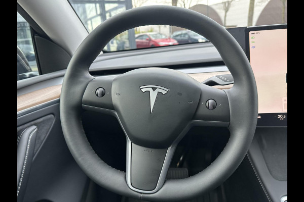 Tesla Model Y Long Range AWD 75 kWh VAN: €40.900,- VOOR: €38.770,- UW EINDEJAARSVOORDEEL: €2.130,- | AFN. TREKHAAK| RIJKLAARPRIJS INCL. TESLA GARANTIE t/m 08-2027/80.000km accu en aandrijflijn t/m 08-2031/192.000km|  20 INCH!| AUTOPILOT|