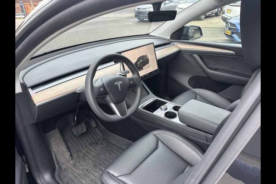 Tesla Model Y Long Range AWD 75 kWh VAN: €40.900,- VOOR: €38.770,- UW EINDEJAARSVOORDEEL: €2.130,- | AFN. TREKHAAK| RIJKLAARPRIJS INCL. TESLA GARANTIE t/m 08-2027/80.000km accu en aandrijflijn t/m 08-2031/192.000km|  20 INCH!| AUTOPILOT|