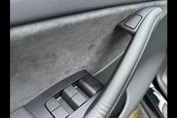 Tesla Model Y Long Range AWD 75 kWh VAN: €40.900,- VOOR: €38.770,- UW EINDEJAARSVOORDEEL: €2.130,- | AFN. TREKHAAK| RIJKLAARPRIJS INCL. TESLA GARANTIE t/m 08-2027/80.000km accu en aandrijflijn t/m 08-2031/192.000km|  20 INCH!| AUTOPILOT|