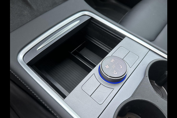 Tesla Model Y Long Range AWD 75 kWh VAN: €40.900,- VOOR: €38.770,- UW EINDEJAARSVOORDEEL: €2.130,- | AFN. TREKHAAK| RIJKLAARPRIJS INCL. TESLA GARANTIE t/m 08-2027/80.000km accu en aandrijflijn t/m 08-2031/192.000km|  20 INCH!| AUTOPILOT|