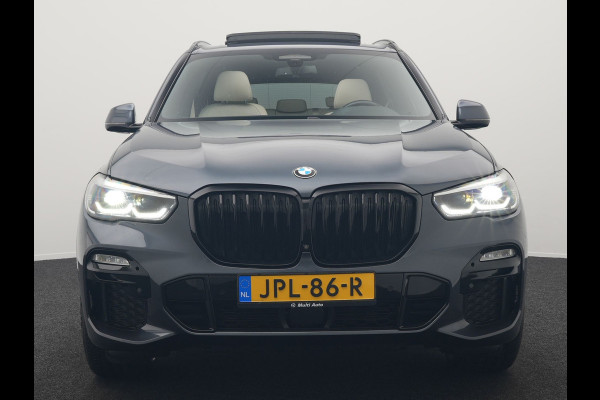 BMW X5 xDrive45e M Sport Plug In Hybrid 395pk Dealer O.H. PHEV | Trekhaak Af Fabriek | Panodak | Soft Close | Luchtvering | 360 Camera | Adaptive Cruise | Harman & Kardon | Lederen Comfortstoelen Memory & Verwarmd | Blis | M Sportstuur Verwarmd |