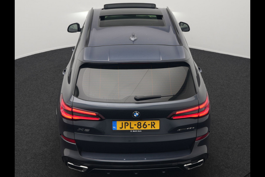 BMW X5 xDrive45e M Sport Plug In Hybrid 395pk Dealer O.H. PHEV | Trekhaak Af Fabriek | Panodak | Soft Close | Luchtvering | 360 Camera | Adaptive Cruise | Harman & Kardon | Lederen Comfortstoelen Memory & Verwarmd | Blis | M Sportstuur Verwarmd |