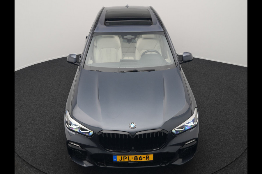BMW X5 xDrive45e M Sport Plug In Hybrid 395pk Dealer O.H. PHEV | Trekhaak Af Fabriek | Panodak | Soft Close | Luchtvering | 360 Camera | Adaptive Cruise | Harman & Kardon | Lederen Comfortstoelen Memory & Verwarmd | Blis | M Sportstuur Verwarmd |